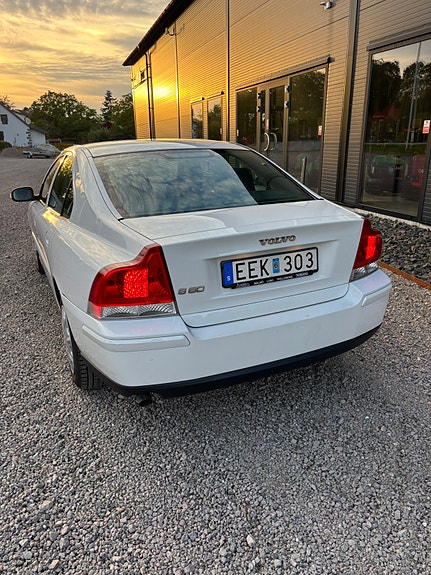 Volvo S60 2 of 7