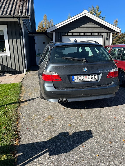 BMW 525i 3 of 5