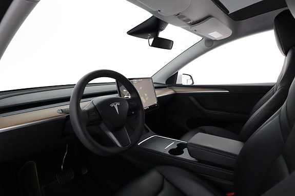 Tesla Model Y 11 of 26