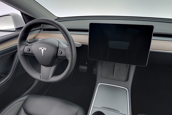 Tesla Model Y 15 of 26