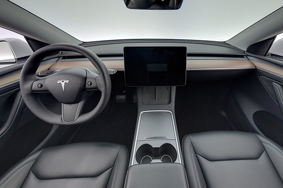 Tesla Model Y 13 of 26