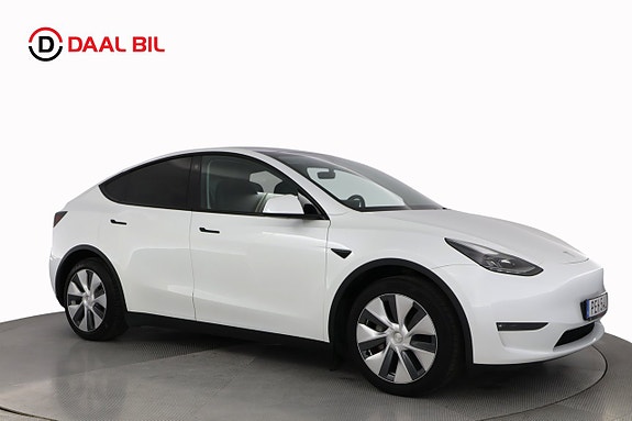 Tesla Model Y 4 of 26