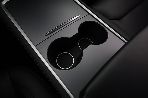 Tesla Model Y 23 of 26