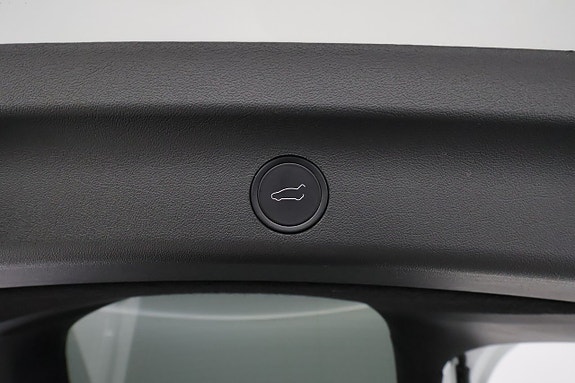 Tesla Model Y 26 of 26
