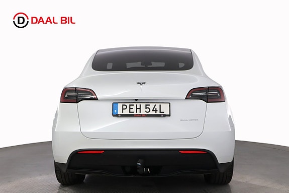 Tesla Model Y 7 of 26