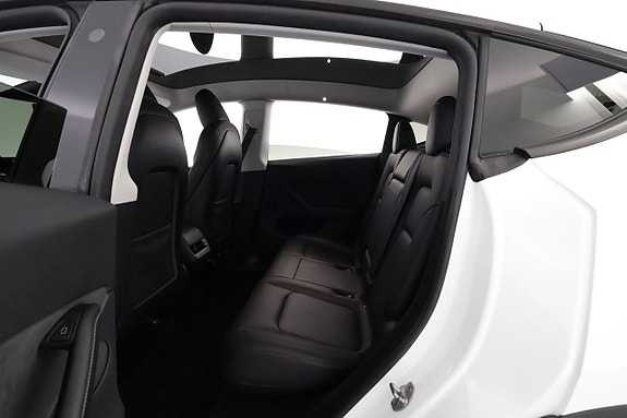 Tesla Model Y 12 of 26