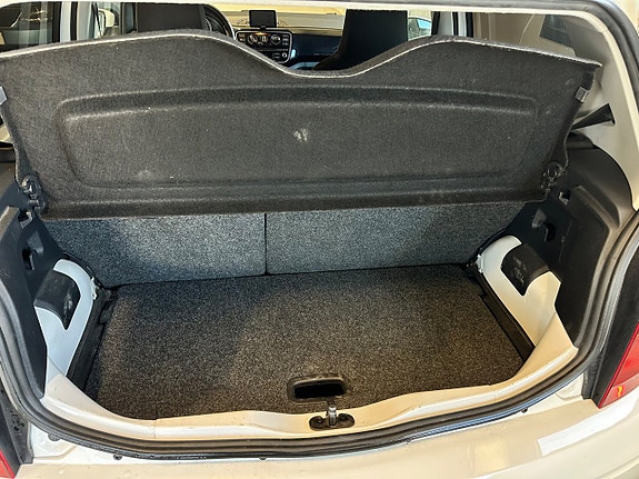 Volkswagen UP! 21 of 21