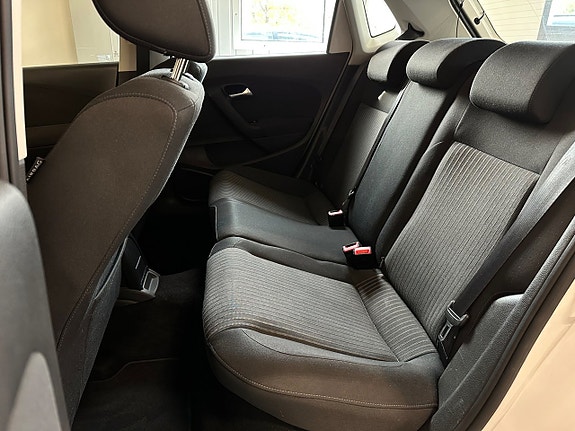 Volkswagen Polo 9 of 16