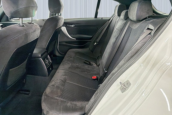 BMW 118i 15 of 18