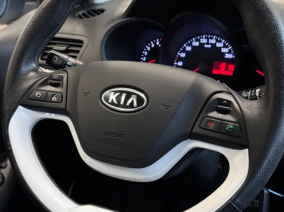 Kia Picanto 9 of 17