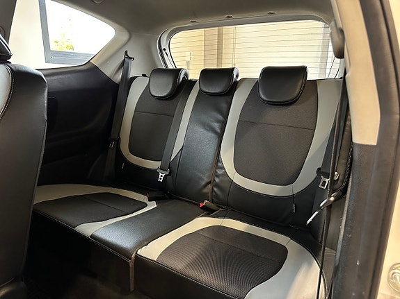 Kia Picanto 8 of 17