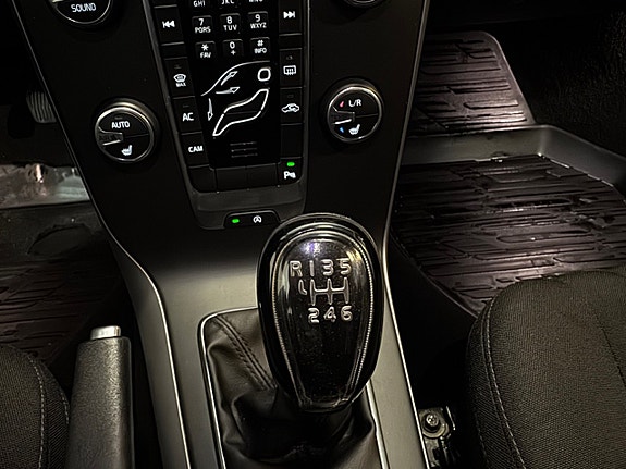 Volvo V40 21 of 25