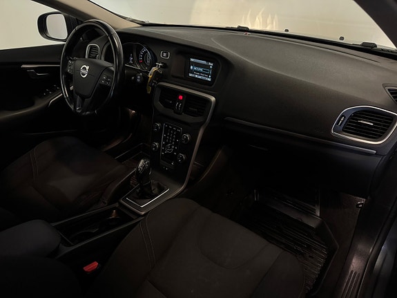 Volvo V40 13 of 25