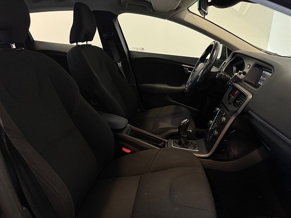 Volvo V40 14 of 25