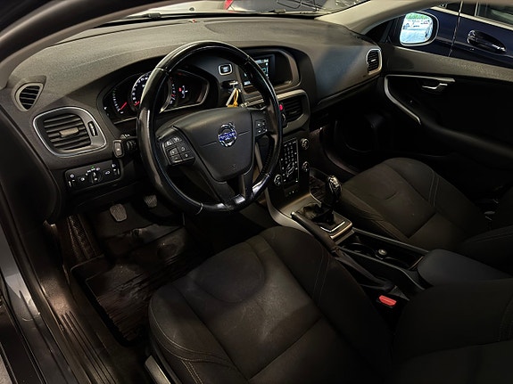 Volvo V40 11 of 25