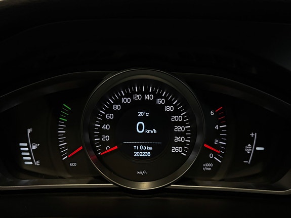 Volvo V40 17 of 25