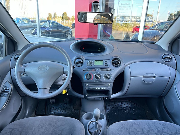 Toyota Yaris 6 of 11