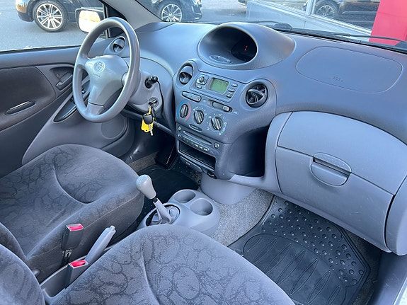Toyota Yaris 5 of 11