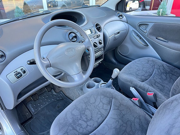 Toyota Yaris 7 of 11