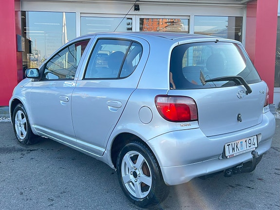 Toyota Yaris 3 of 11