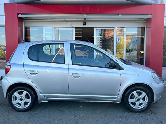 Toyota Yaris 2 of 11