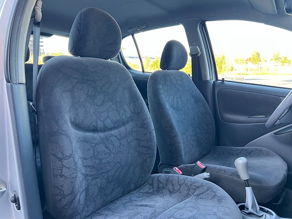 Toyota Yaris 8 of 11