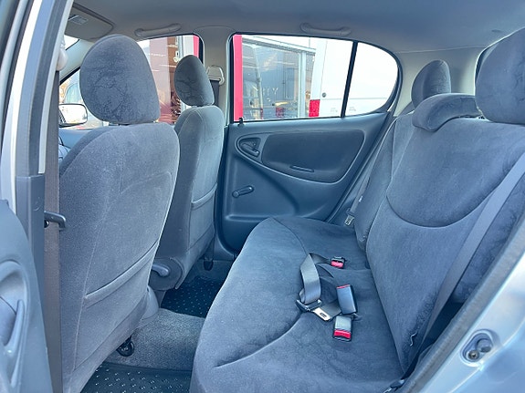 Toyota Yaris 9 of 11