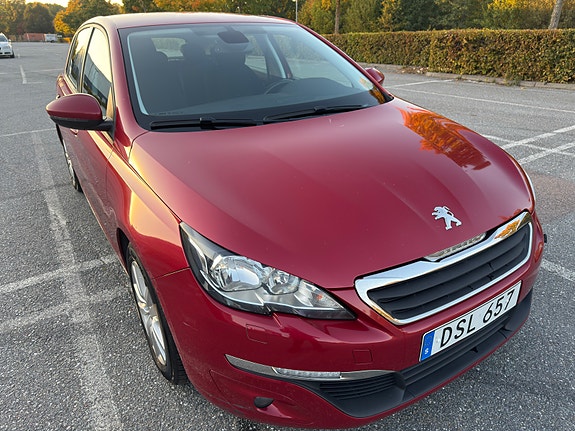 Peugeot 308 2 of 9