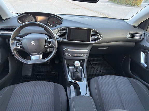 Peugeot 308 6 of 9