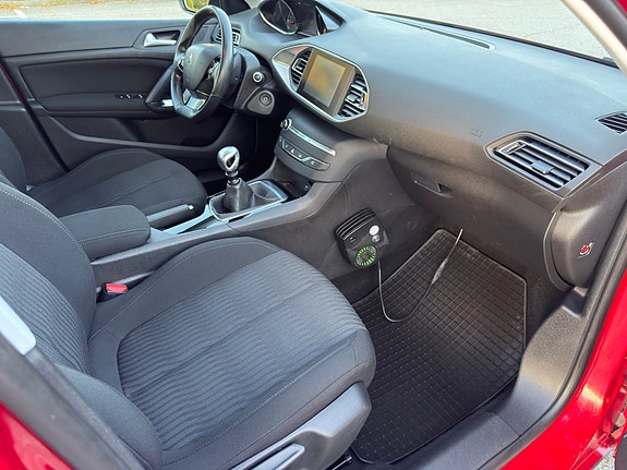 Peugeot 308 7 of 9