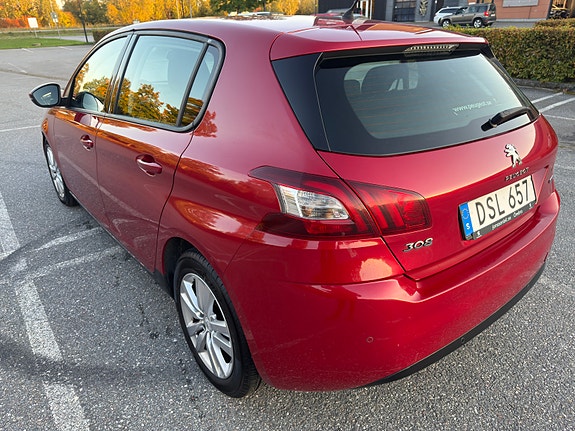 Peugeot 308 4 of 9