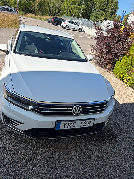 Volkswagen Passat 3 of 8