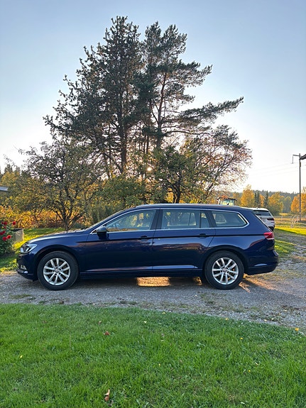 Volkswagen Passat 4 of 13