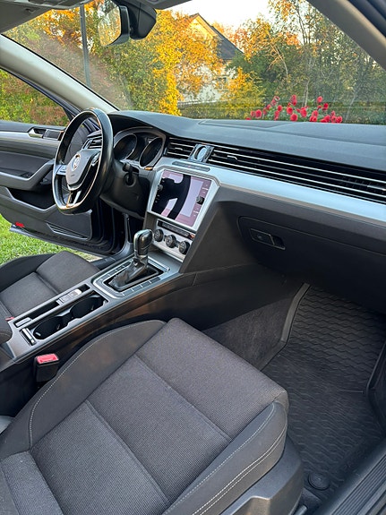Volkswagen Passat 9 of 13