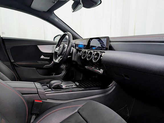 Mercedes-Benz CLA200 8 of 15