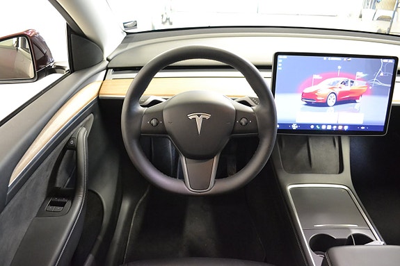 Tesla Model Y 15 of 22