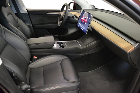 Tesla Model Y 10 of 22