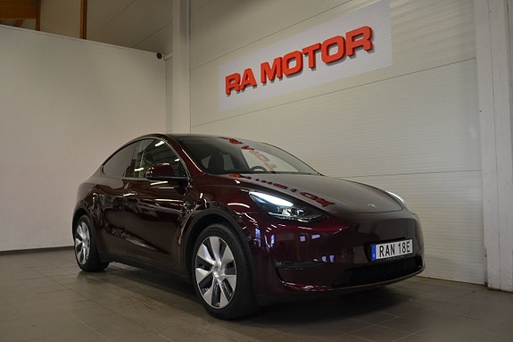 Tesla Model Y 3 of 22