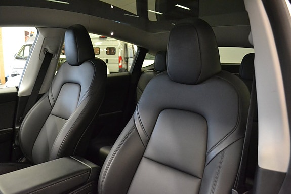 Tesla Model Y 14 of 22