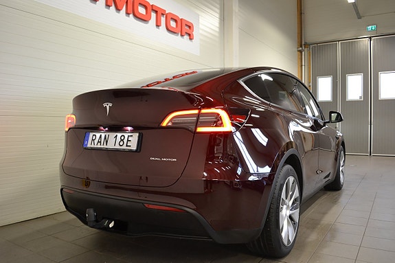 Tesla Model Y 7 of 22