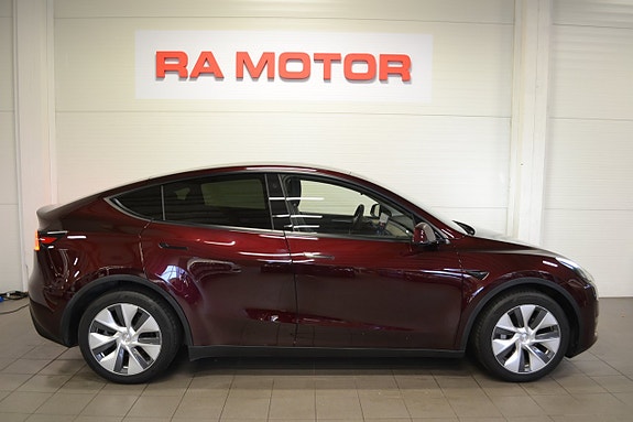 Tesla Model Y 4 of 22
