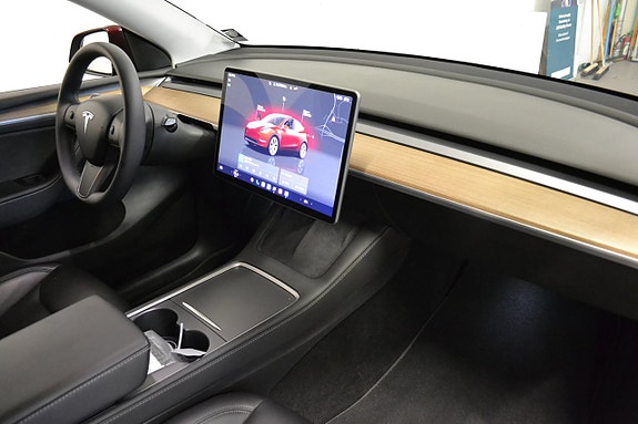 Tesla Model Y 9 of 22