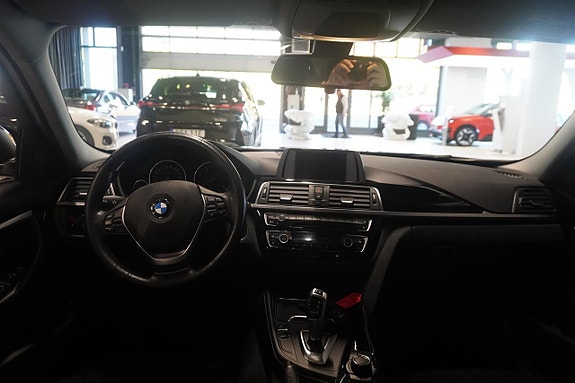 BMW 318d 8 of 16
