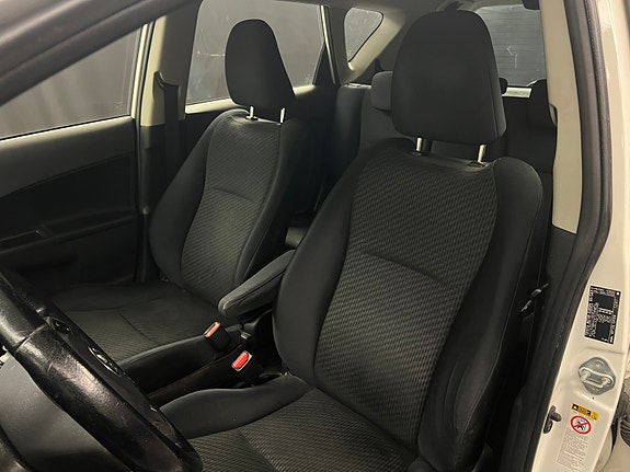 Toyota Verso-S 10 of 17