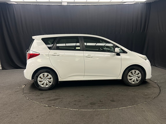 Toyota Verso-S 4 of 17