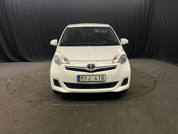 Toyota Verso-S 2 of 17