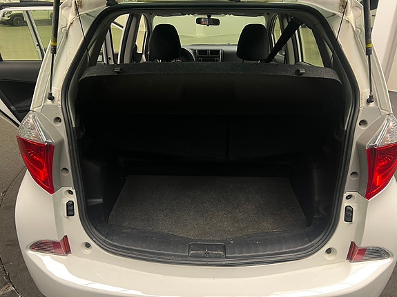 Toyota Verso-S 12 of 17