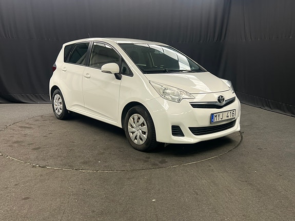 Toyota Verso-S 3 of 17