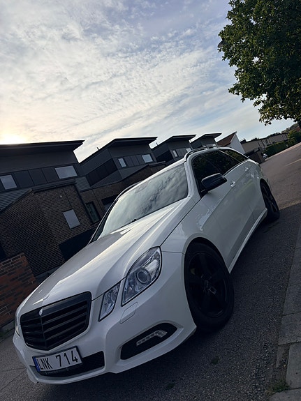 Mercedes-Benz E220 4 of 28