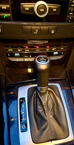 Mercedes-Benz E220 23 of 28